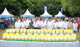 Stabilisasi Harga Beras, Pemerintah Salurkan 43 Ribu Ton Beras SPHP Serentak Hari Ini