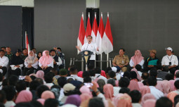 Didampingi Mentan Amran, Presiden Jokowi Sapa Puluhan Ribu Petani, Penyuluh & Babinsa Se - Jawa Tengah