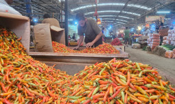 Stabilkan Harga, Kementan Kembali Guyur 1,7 Ton Cabai Rawit Merah ke Pasar Induk Kramat Jati
