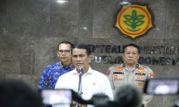 Kesejahteraan Meningkat, Mentan Amran: Petani Bahagia, Harga Kelapa Naik